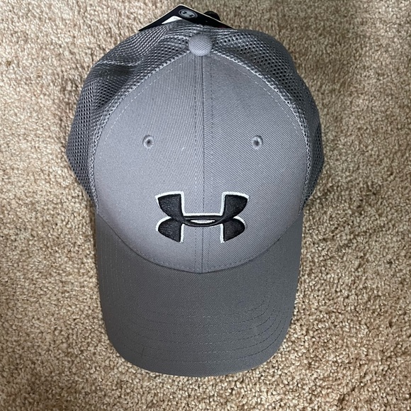 Under Armor Hat - Picture 1 of 3